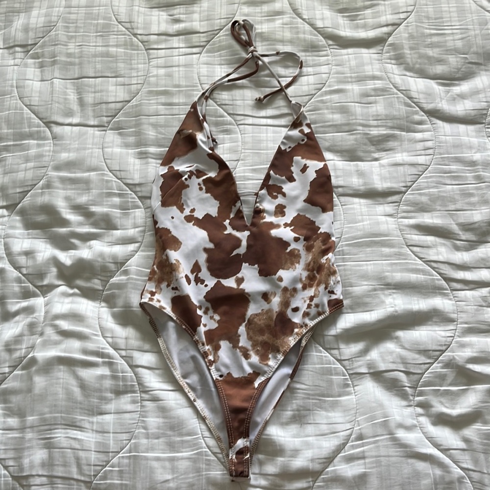 NWOT COW PATTERN ONSIE